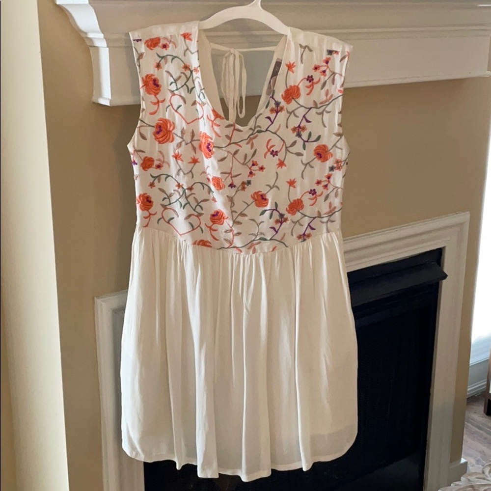 Cute, flowery white dress